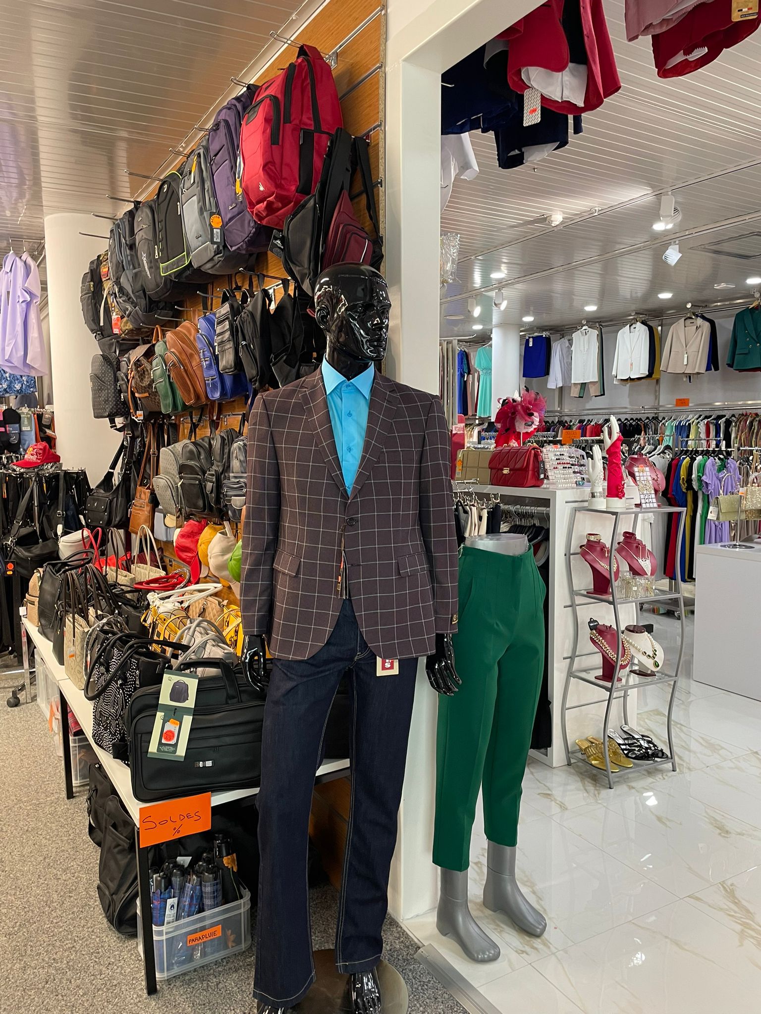 Tenues quotidiennes prêtes à porter chez Moon Fashion, Fribourg